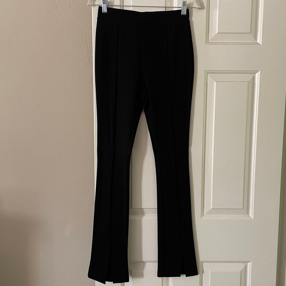NWOT A Love Like You Women’s Split Leggings. Size Medium.